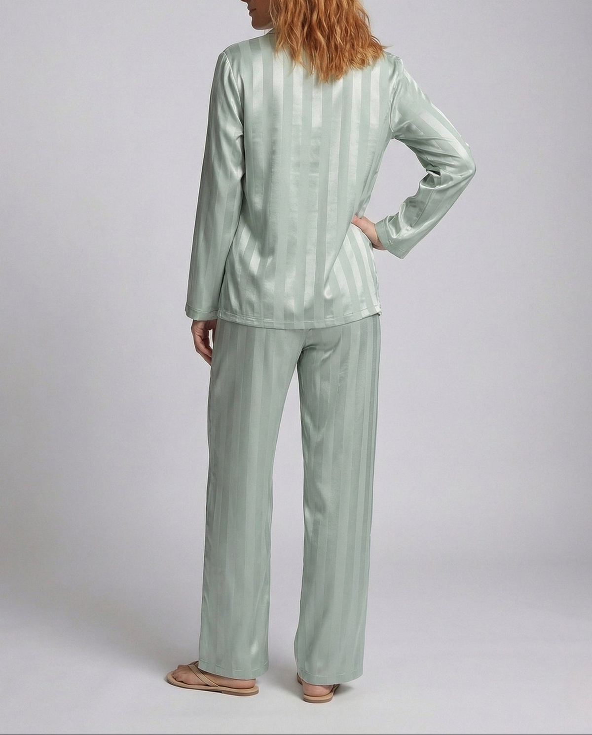 Pyjama femme effet satiné à chemise boutonnée et col cranté