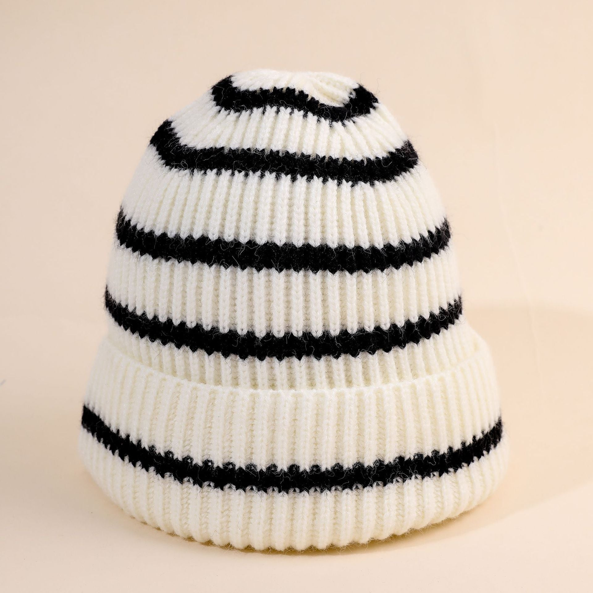 Bonnet femme rayé style beanie à doublure douce