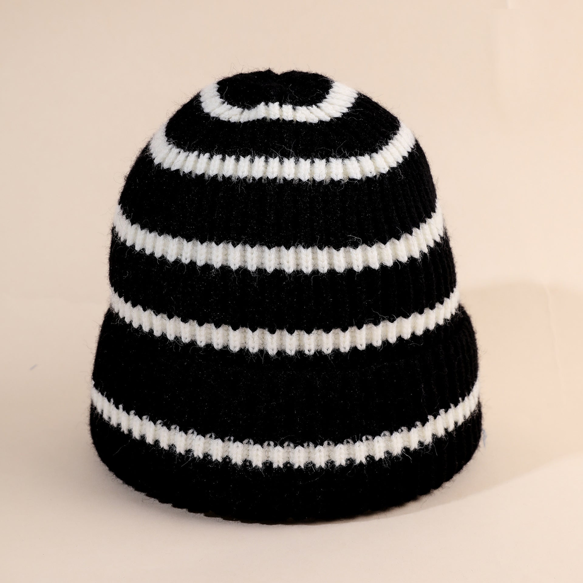 Bonnet femme rayé style beanie à doublure douce – Noir