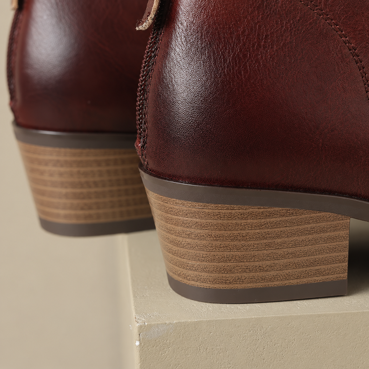 Boots femme à petit talon et ligne épurée