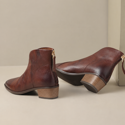 Boots femme à petit talon et ligne épurée