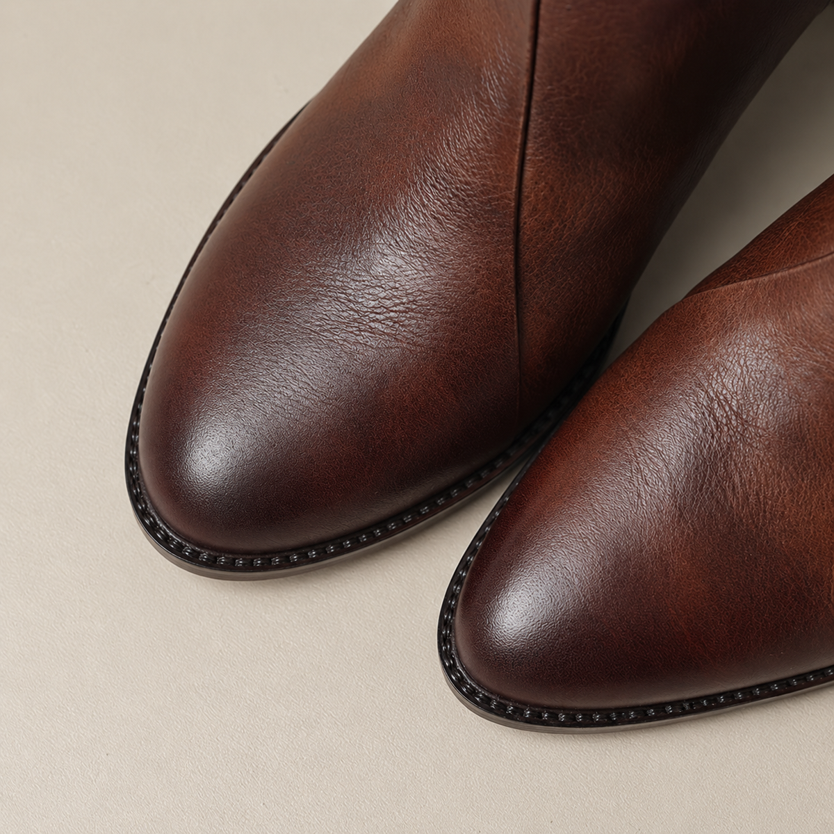 Boots femme à petit talon et ligne épurée