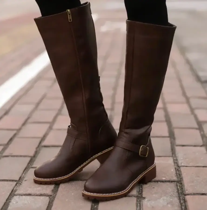 Bottes cavalières femme à petit talon et bride à boucle
