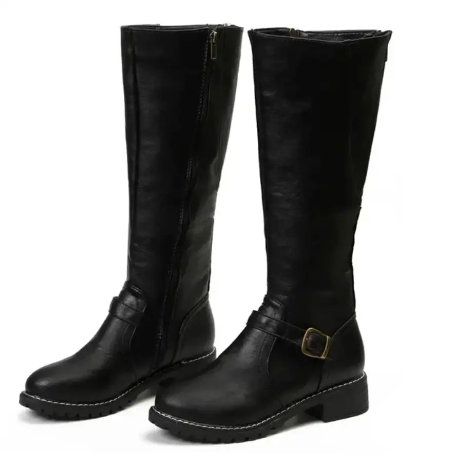 Bottes cavalières femme à petit talon et bride à boucle