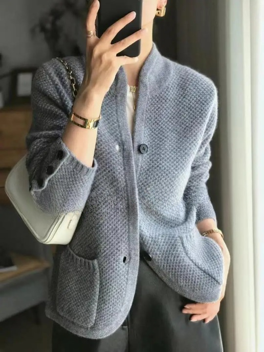 Cardigan femme boutonné à manches longues et coupe fluide – Gris
