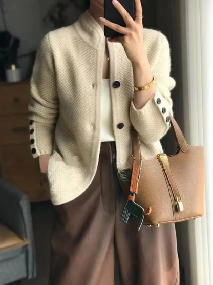Cardigan femme boutonné à manches longues et coupe fluide – Beige