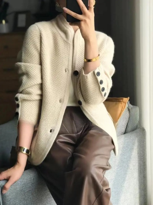 Cardigan femme boutonné à manches longues et coupe fluide