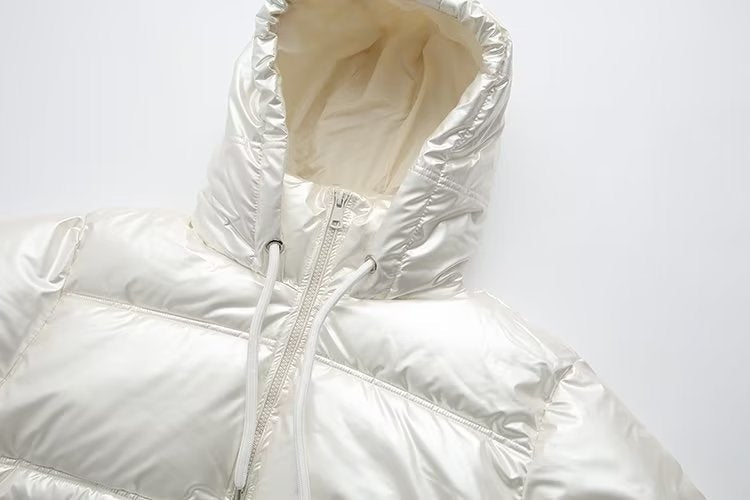 Doudoune femme matelassée à capuche et finition brillante