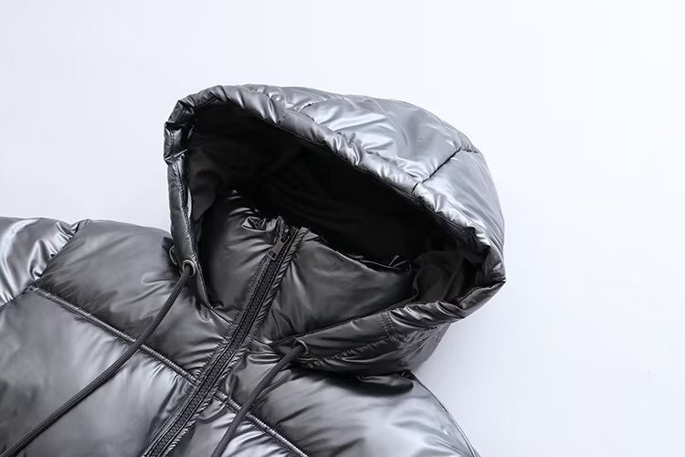 Doudoune femme matelassée à capuche et finition brillante