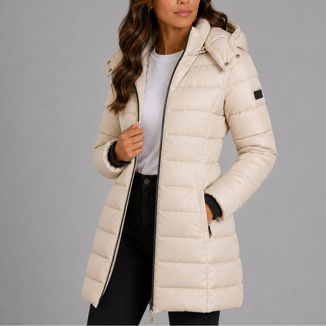 Doudoune longue femme cintrée à capuche et poches zippées – Beige