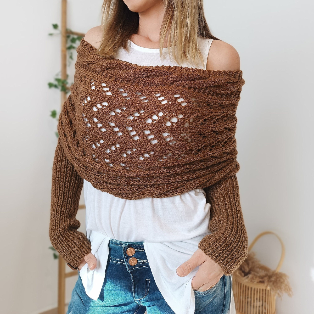 Écharpe femme à manches en maille torsadée – Marron