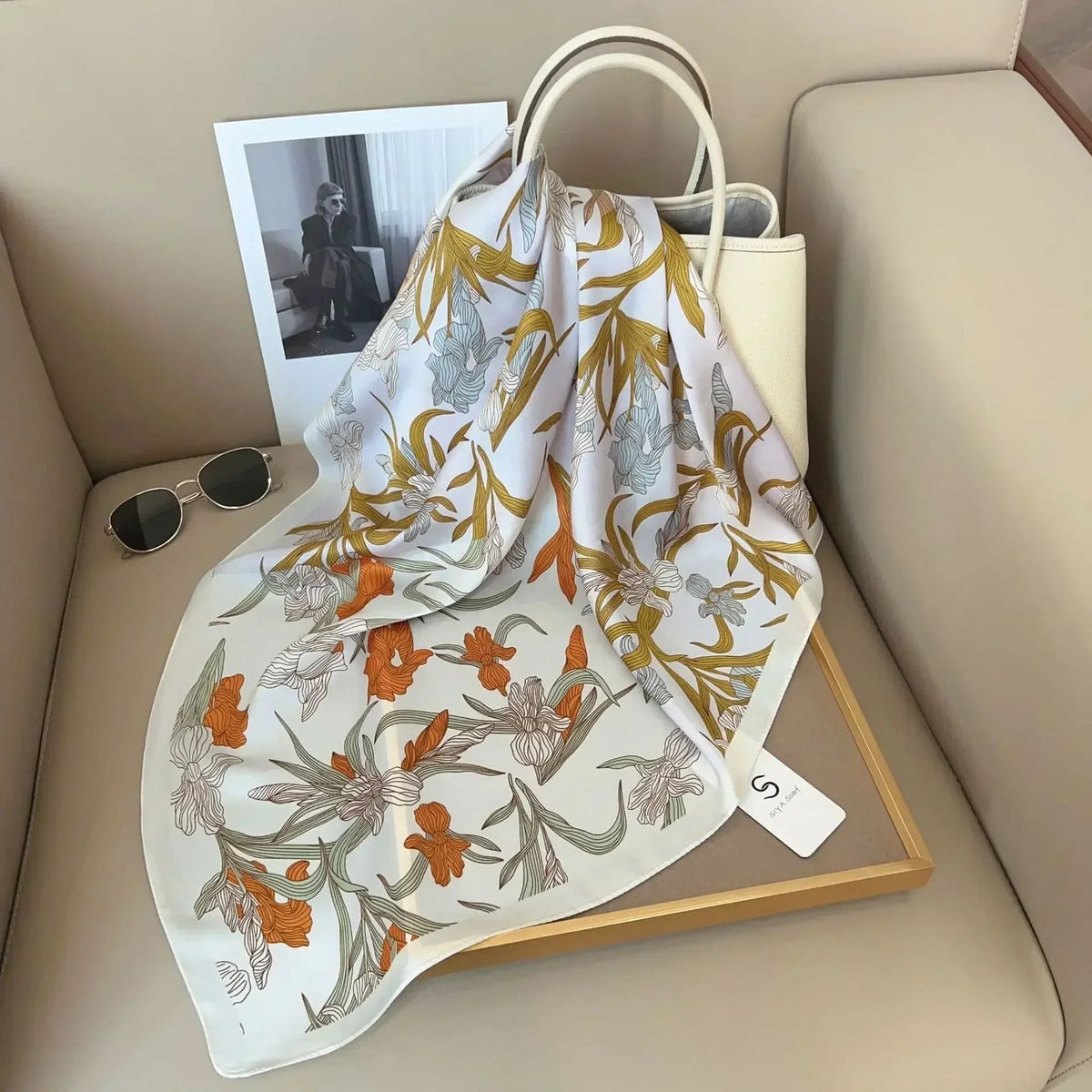Foulard femme carré satiné à imprimé fleuri – Floral blanc