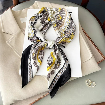 Foulard femme carré satiné à imprimé fleuri – Paisley noir et jaune
