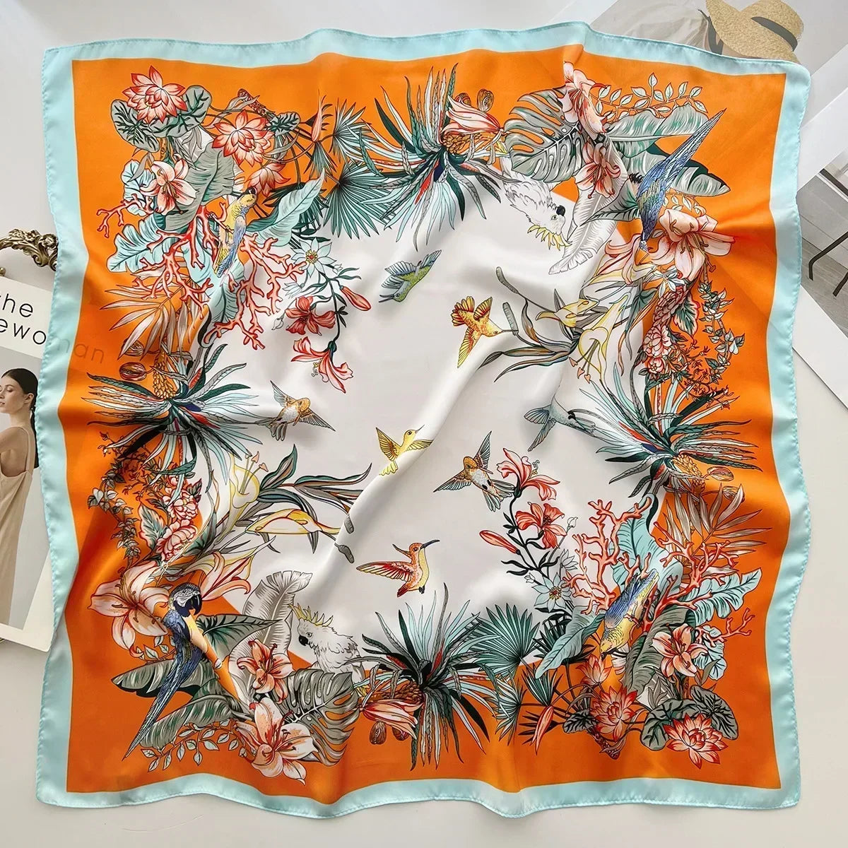 Foulard femme carré satiné à imprimé fleuri – Tropical orange