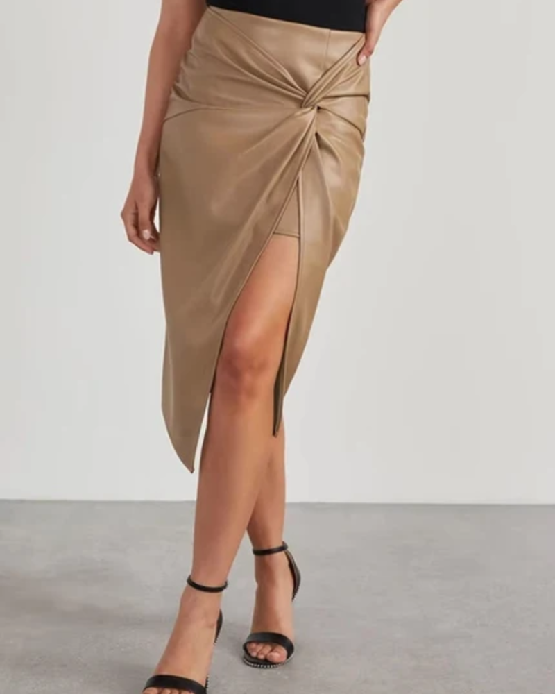 Jupe simili cuir femme mi-longue drapée et asymétrique
