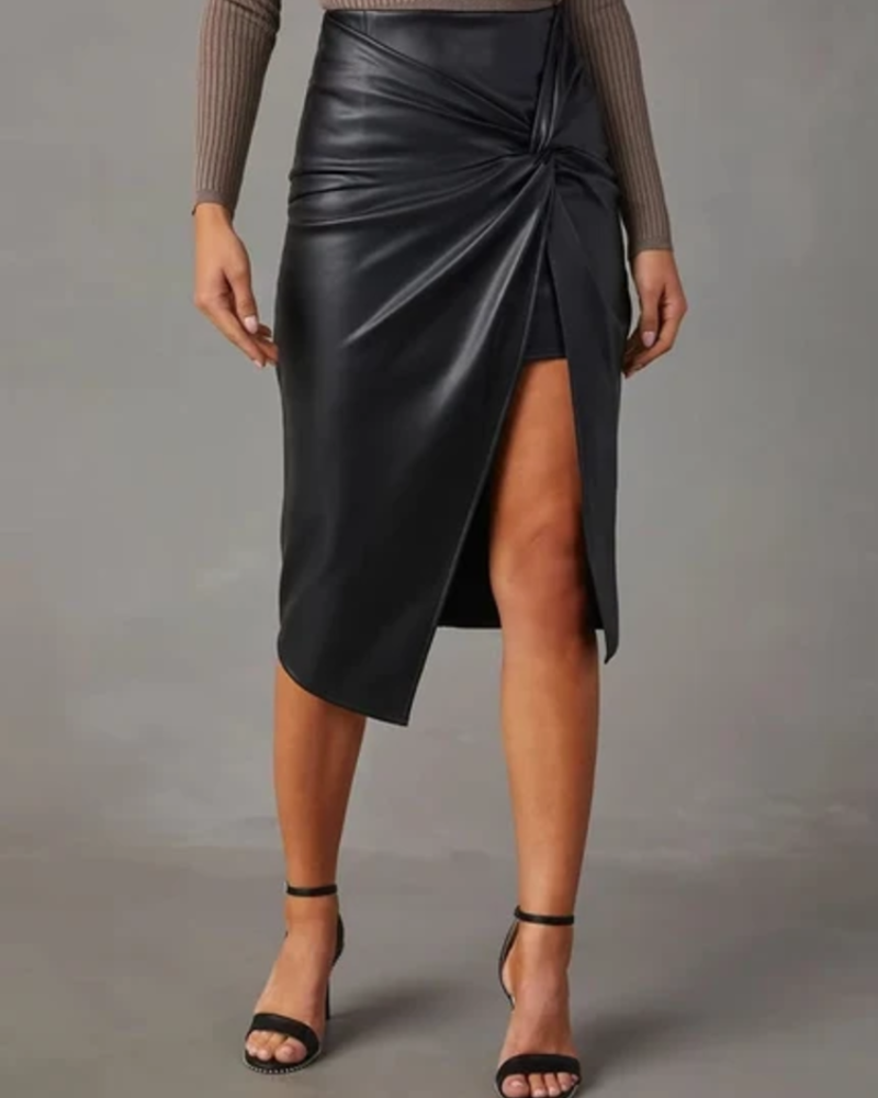 Jupe simili cuir femme mi-longue drapée et asymétrique – Noir