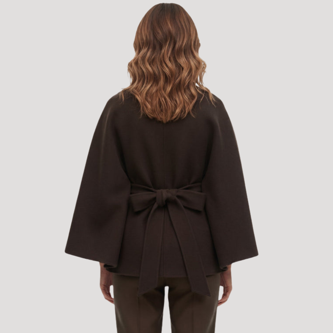 Manteau femme coupe cape à col montant et ceinture à nouer