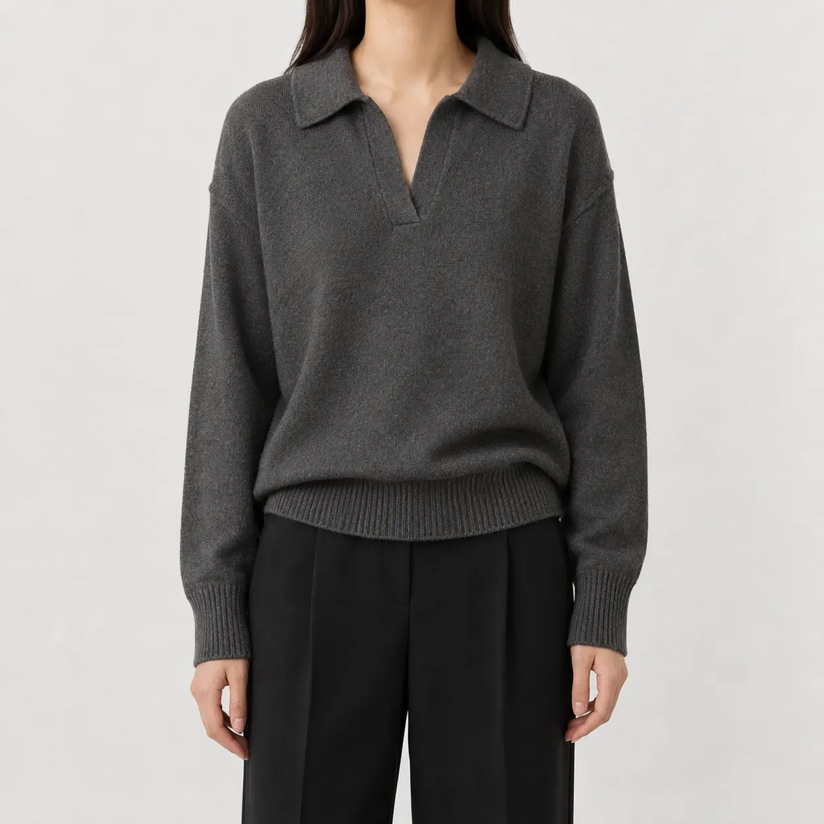Pull femme col V en maille souple à manches longues – Gris foncé