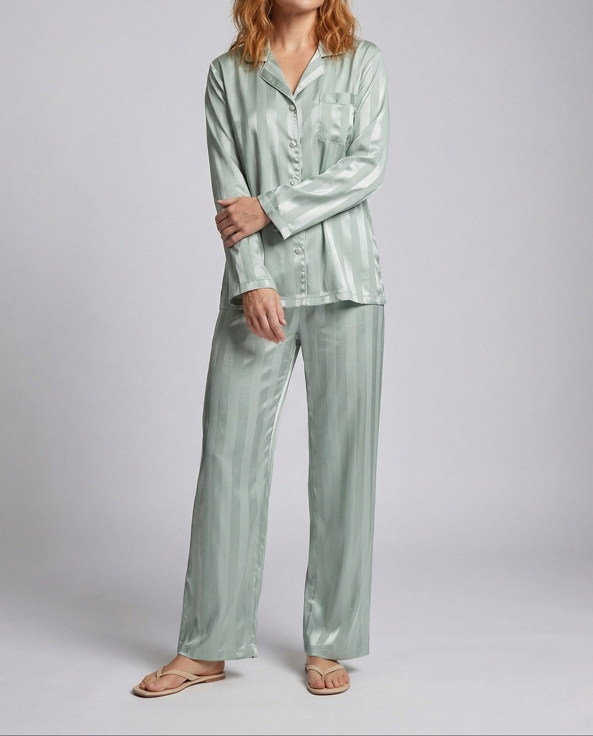 Pyjama femme effet satiné à chemise boutonnée et col cranté