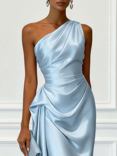 Robe invitée mariage à une épaule, satinée et mi-longue