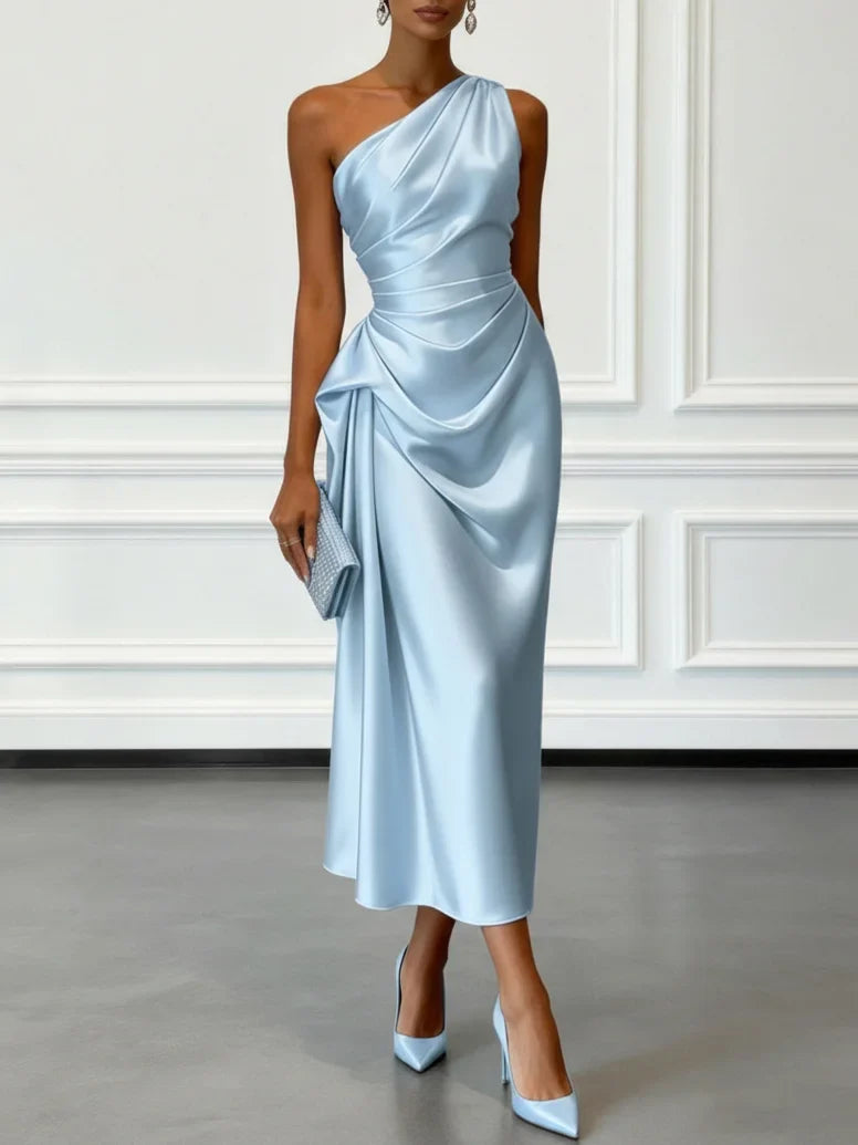Robe invitée mariage à une épaule, satinée et mi-longue – Bleu clair