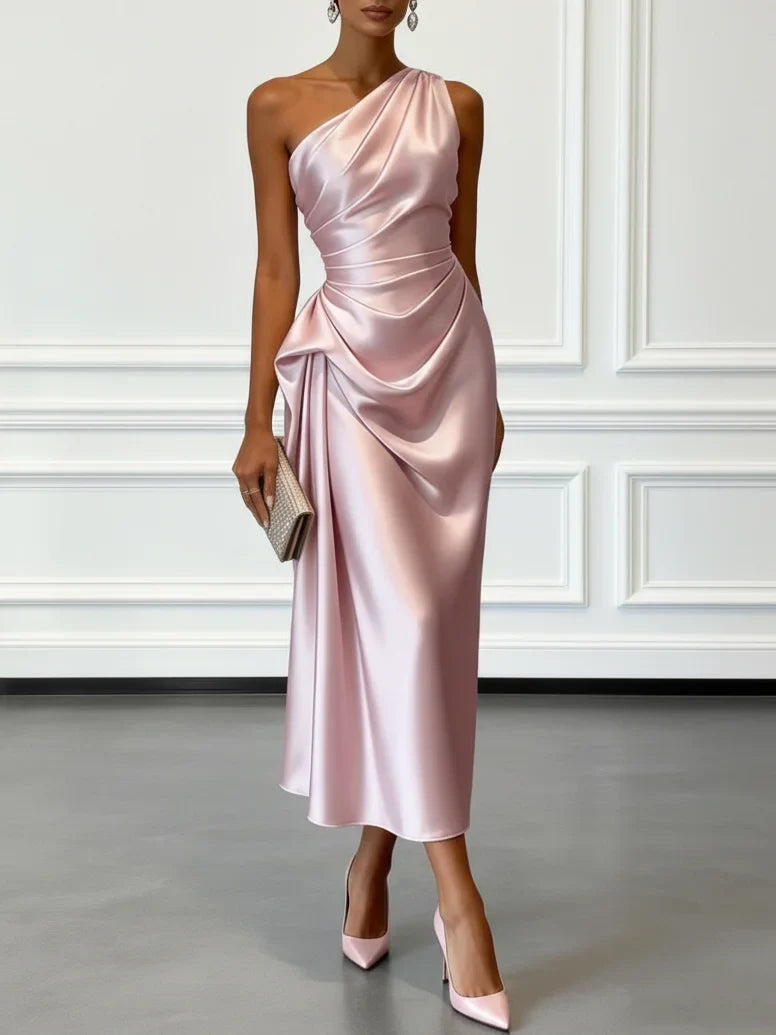 Robe invitée mariage à une épaule, satinée et mi-longue – Rose