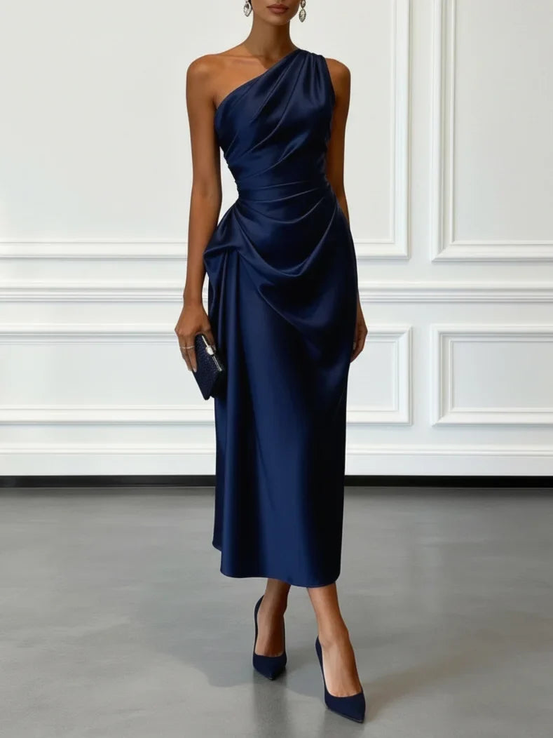 Robe invitée mariage à une épaule, satinée et mi-longue – Bleu
