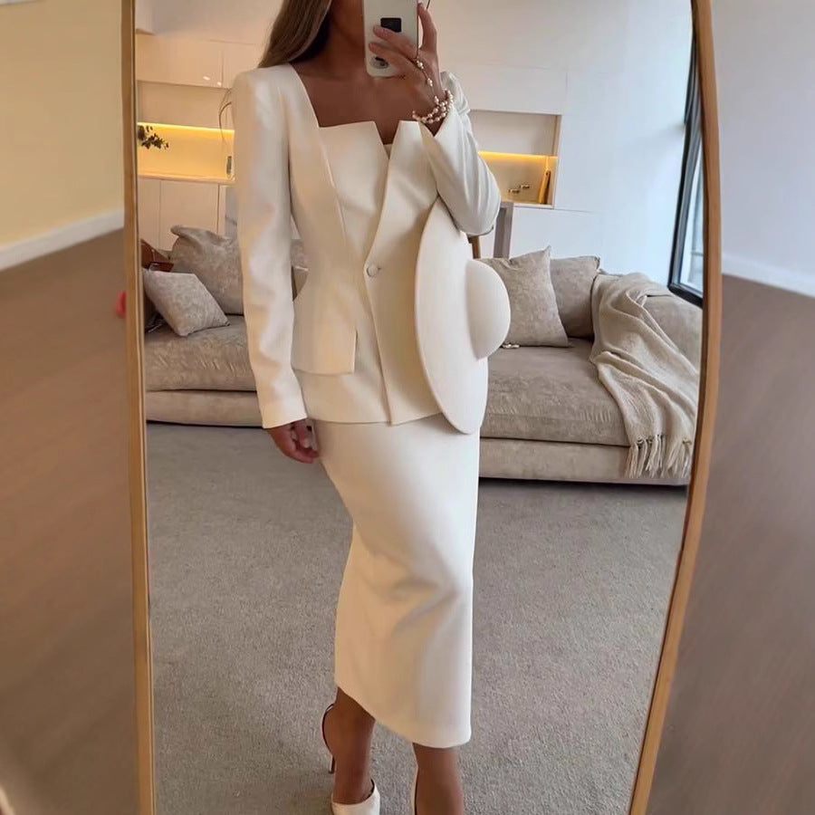Robe midi femme à basque, col carré et manches longues