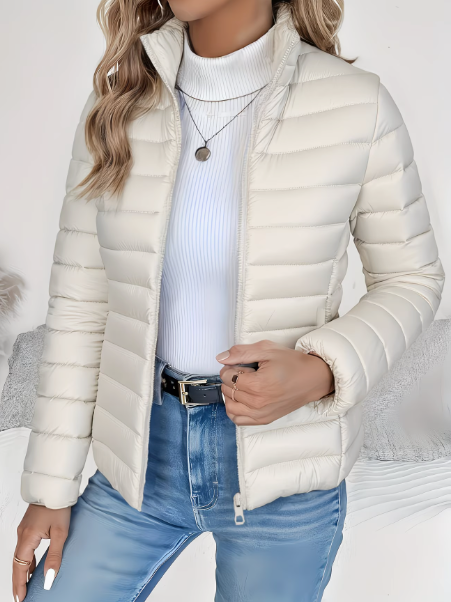 Veste matelassée femme ajustée à col montant – Crème